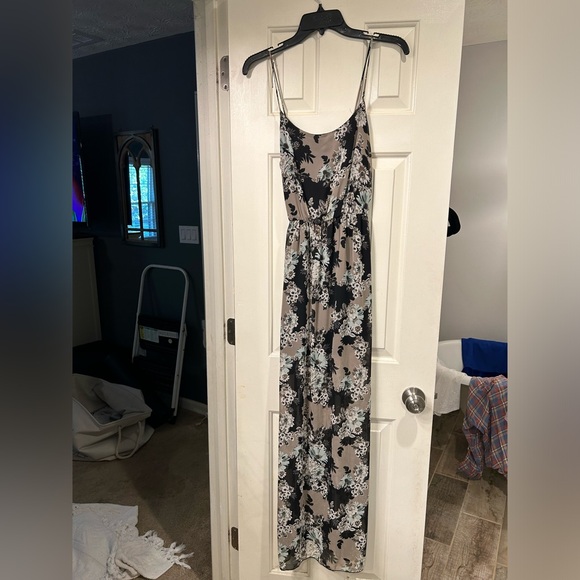 Backless Dark Floral Maxi Dress- Worn Once- Perfect for Fall M/L - Picture 2 of 4